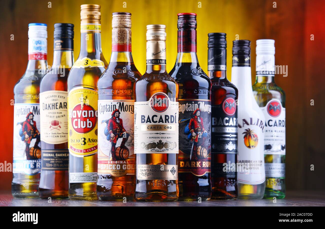 POZNAN, POL - Aug 22, 2019 : meilleure vente de bouteilles de rhum Bacardi global y compris les marques, Havana Club et le capitaine Morgan Banque D'Images
