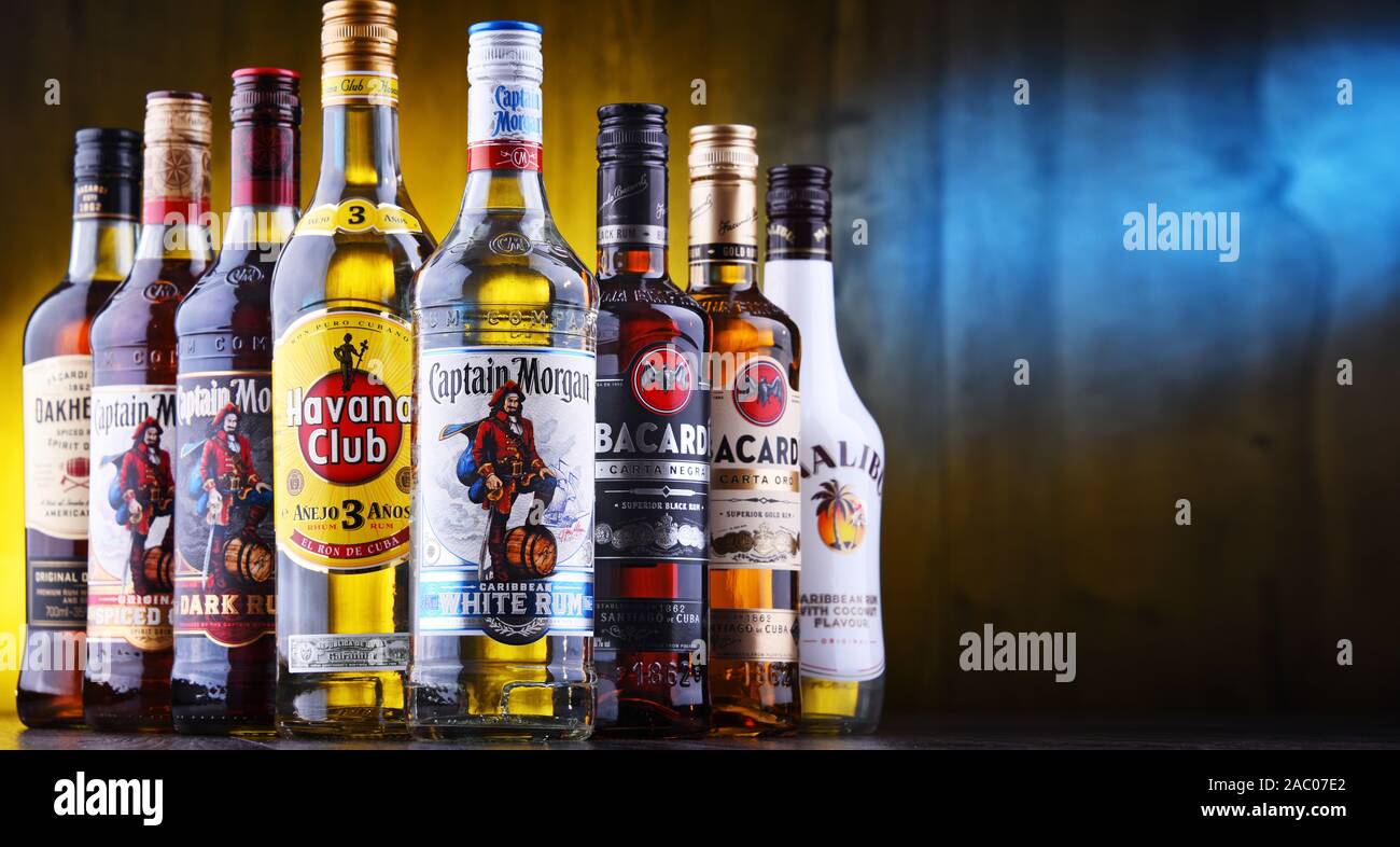 POZNAN, POL - Aug 22, 2019 : meilleure vente de bouteilles de rhum Bacardi global y compris les marques, Havana Club et le capitaine Morgan Banque D'Images