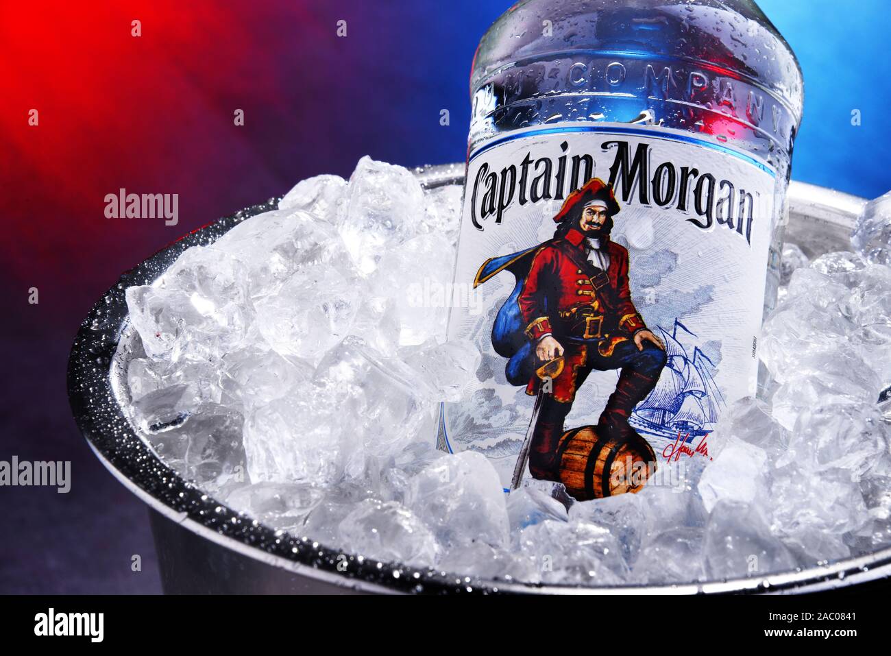 POZNAN, POL - SEP 5, 2019 : Bouteille de Captain Morgan, une marque de rhum sur l'origine des îles Vierges américaines et maintenant produite par Diageo, beve alcoolique britannique Banque D'Images