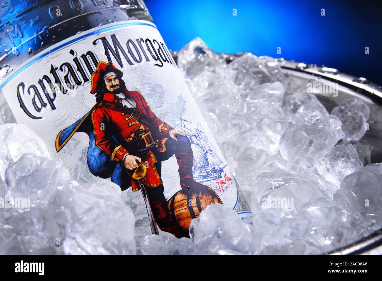 POZNAN, POL - SEP 5, 2019 : Bouteille de Captain Morgan, une marque de rhum sur l'origine des îles Vierges américaines et maintenant produite par Diageo, beve alcoolique britannique Banque D'Images