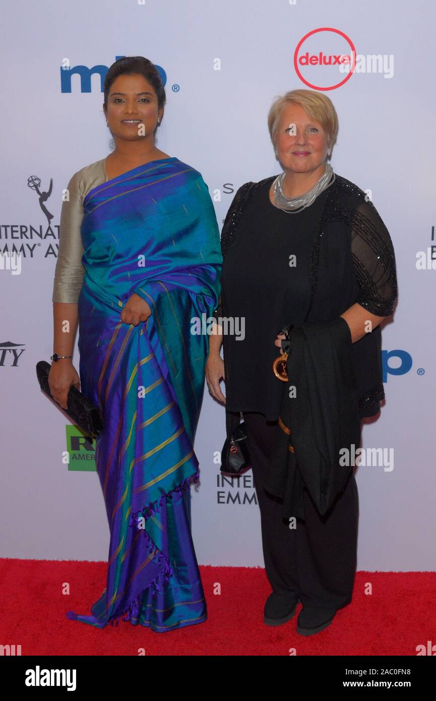 NEW YORK, NY - 25 novembre : Sadhana Subramaniam et Ingrid Falck assister à la 2019 International Emmy Awards à New York Hilton le 25 novembre, 2019 dans Banque D'Images