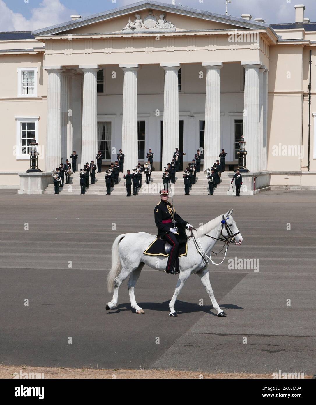 L'Académie Militaire de Sandhurst, parade en face de l'ancien collège bulding dans Surrey Banque D'Images