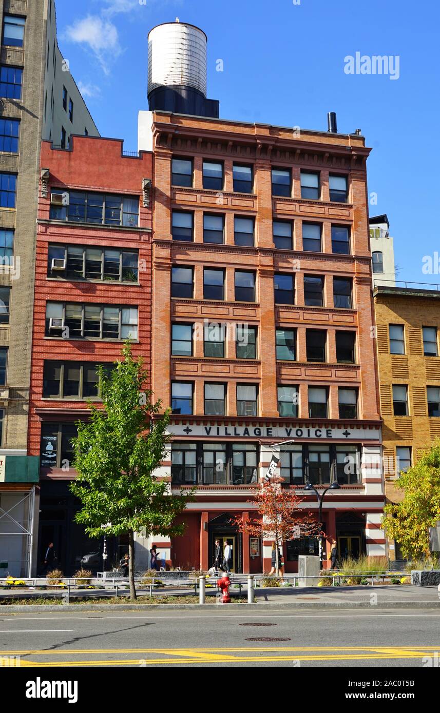 La VILLE DE NEW YORK, NY - 3 NOV 2019- Vue du Village Voice Building à New York. Banque D'Images