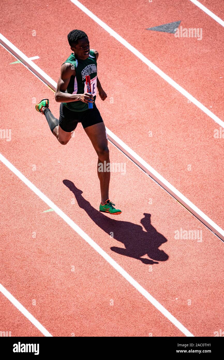 Les garçons du secondaire 4x400 porteur à la compétition de la Penn 2019 Relais . Banque D'Images