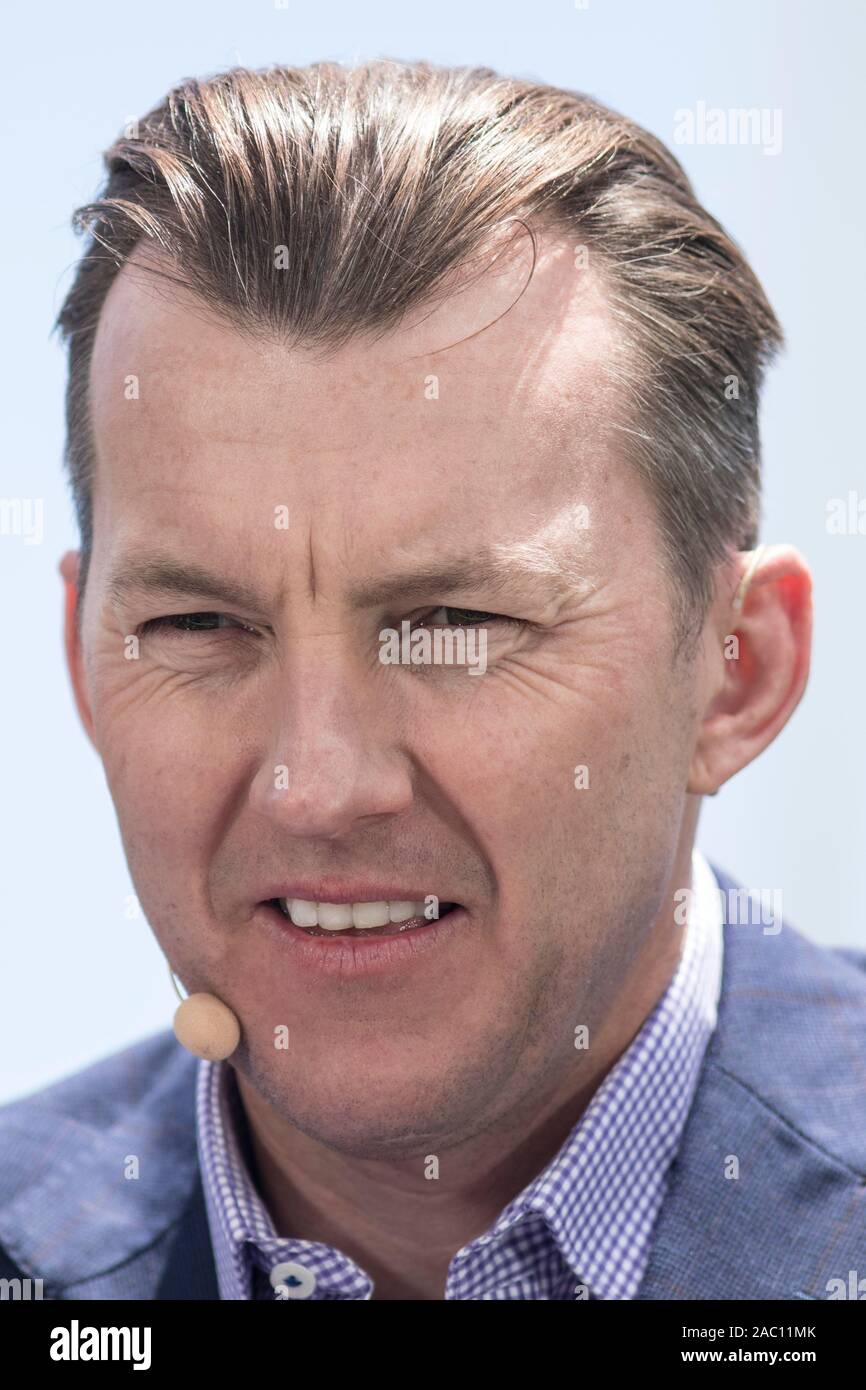 Adelaide, Australie, 30 novembre 2019. Ancien Fast Bowler Brett Lee maintenant un commentateur tv sur la journée 2 de la 2e journée de domaine test de nuit entre l'Australie et le Pakistan à l'Adelaide Oval. L'Australie mène 1-0 dans la série 2 .match Crédit : amer ghazzal/Alamy Live News Banque D'Images