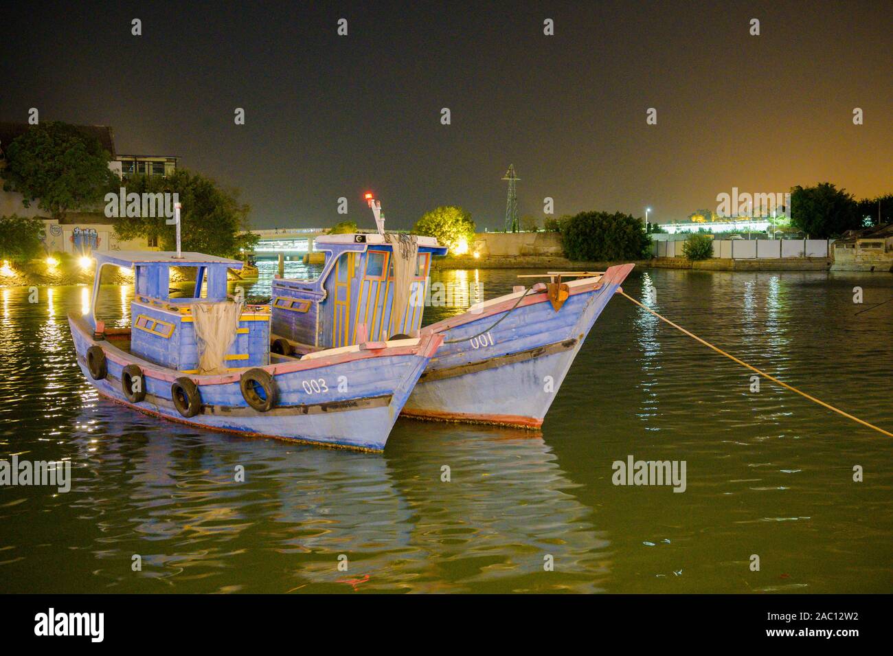 Deux petits bateaux de pêche, Bifengwu, Xiamen, Chine Banque D'Images