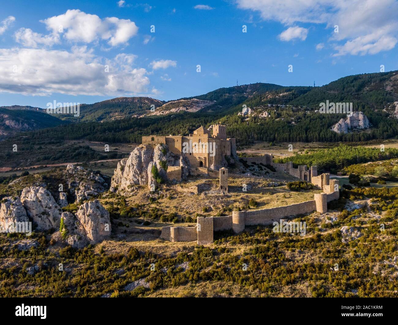 Vue aérienne du château roman de Loarre et de l'abbaye d'Espagne Banque D'Images