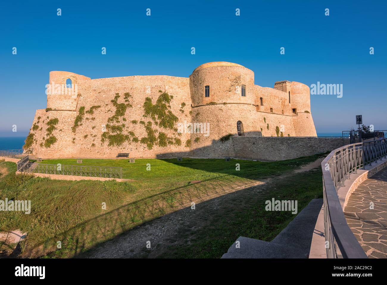 Château Aragonais d'Ortona au coucher du soleil Banque D'Images