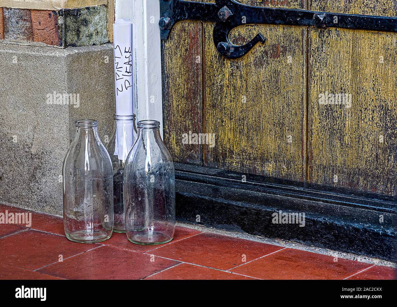LIMILI Lot De 2 Bouteilles De Lait En Verre 1L Avec Couvercles - Réutilisables, Hermétiques, Pour Jus, Boissons, Petit Déjeuner Et Pique-Nique (Blanc)