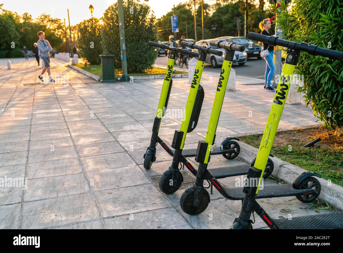 29Th Sep 2019 - Athènes, Grèce. Ruche électrique scooters. Un système de partage de scooter dans la capitale de la Grèce. Banque D'Images