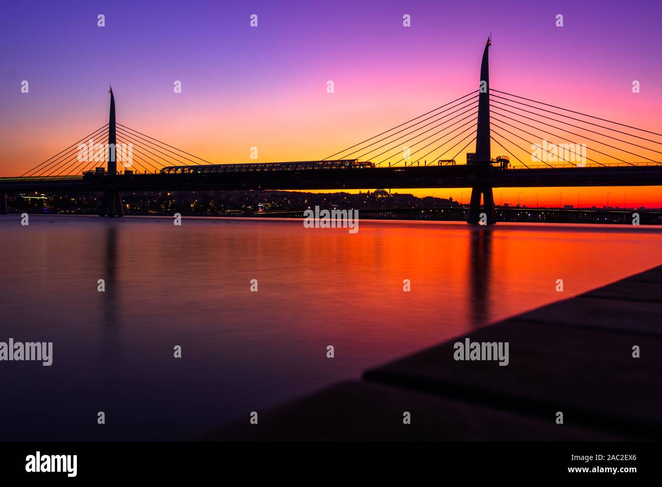 Septembre 2019 ; pont métro Halic, corne d'or, Istanbul, Turquie Banque D'Images