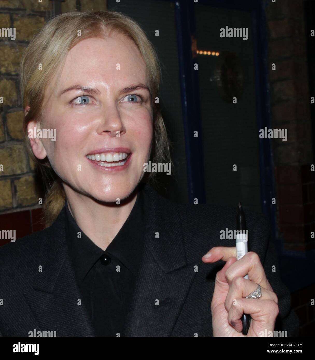 Londres, Royaume-Uni, 12th Mar 2015 : Nicole Kidman vu au Noel Coward Theatre après sa performance dans Photographie 51 à Londres Banque D'Images