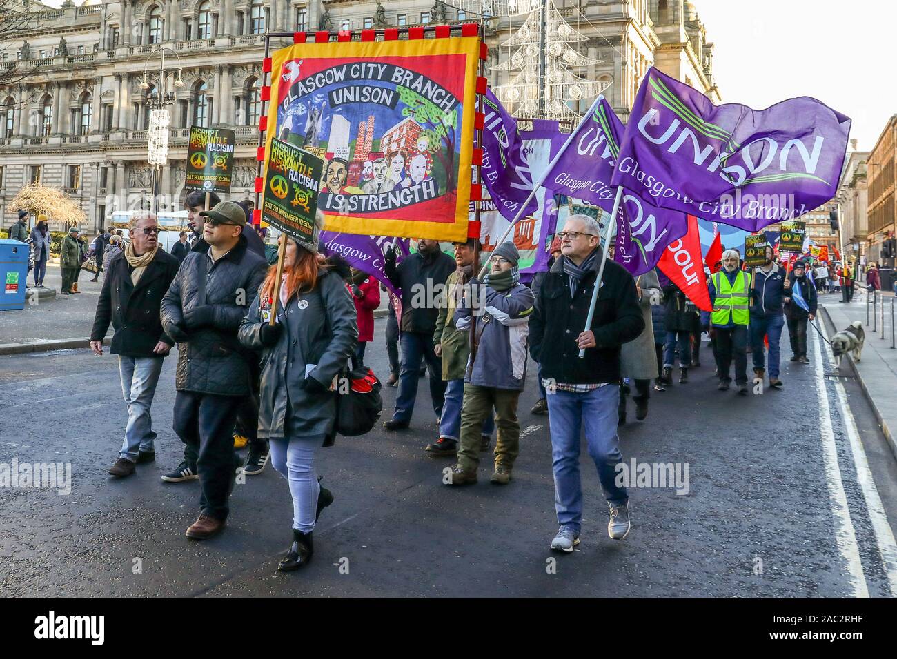 Glasgow, Royaume-Uni. 30Th Nov, 2019. Le St Andrews Day Parade annuelle tenue par une fusion de tous les syndicats écossais (stuc) a eu lieu à travers le centre-ville de Glasgow, Glasgow Green au début et en finissant par le stuc siège à Bath Street. Le défilé a été dirigé par Richard LEONARD, MSP, chef du Parti travailliste en Ecosse et Patrick Harvie, MSP et leader du Parti Vert écossais. Credit : Findlay/Alamy Live News Banque D'Images