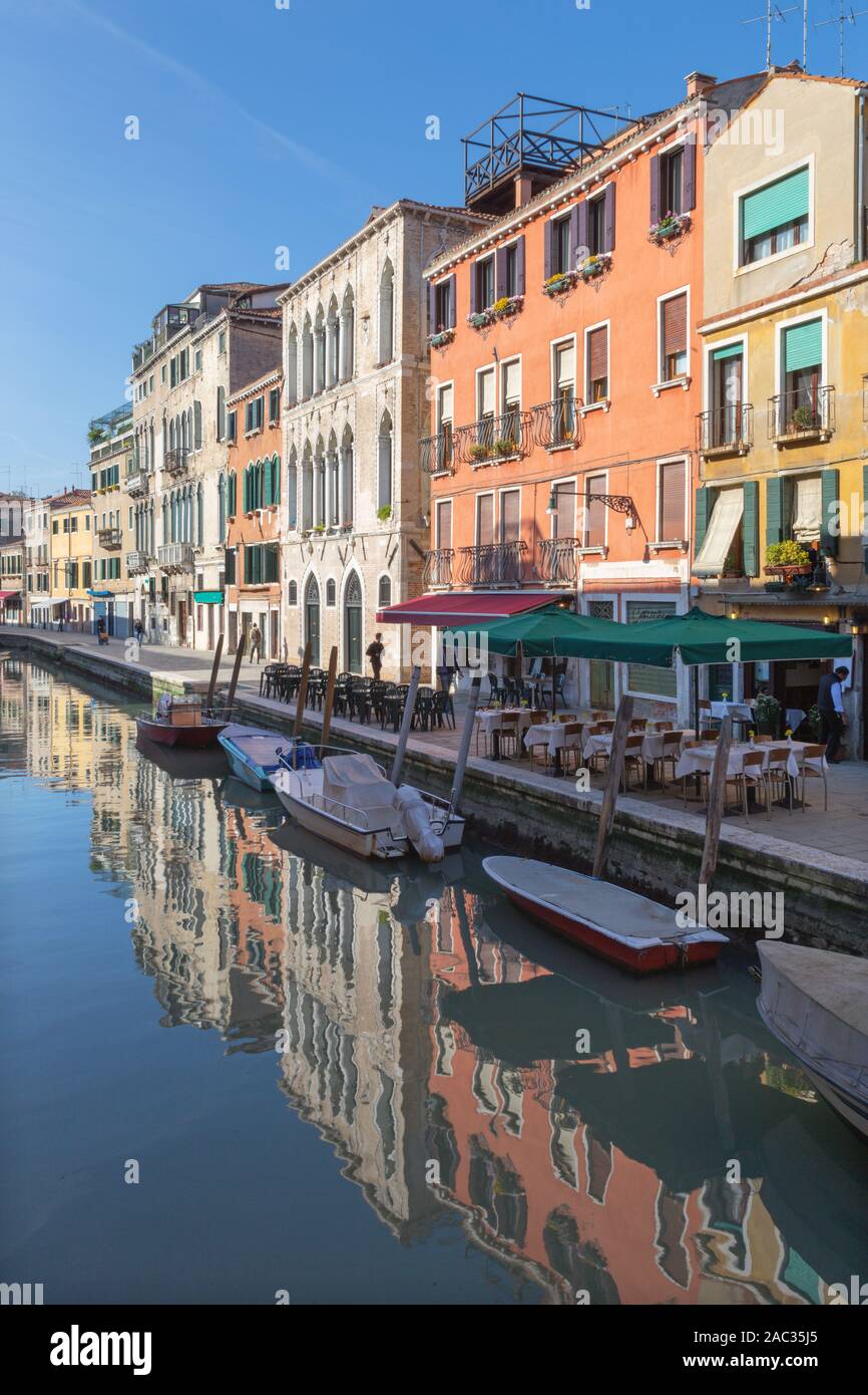 Venise - le canal Rio della Misericordia. Banque D'Images