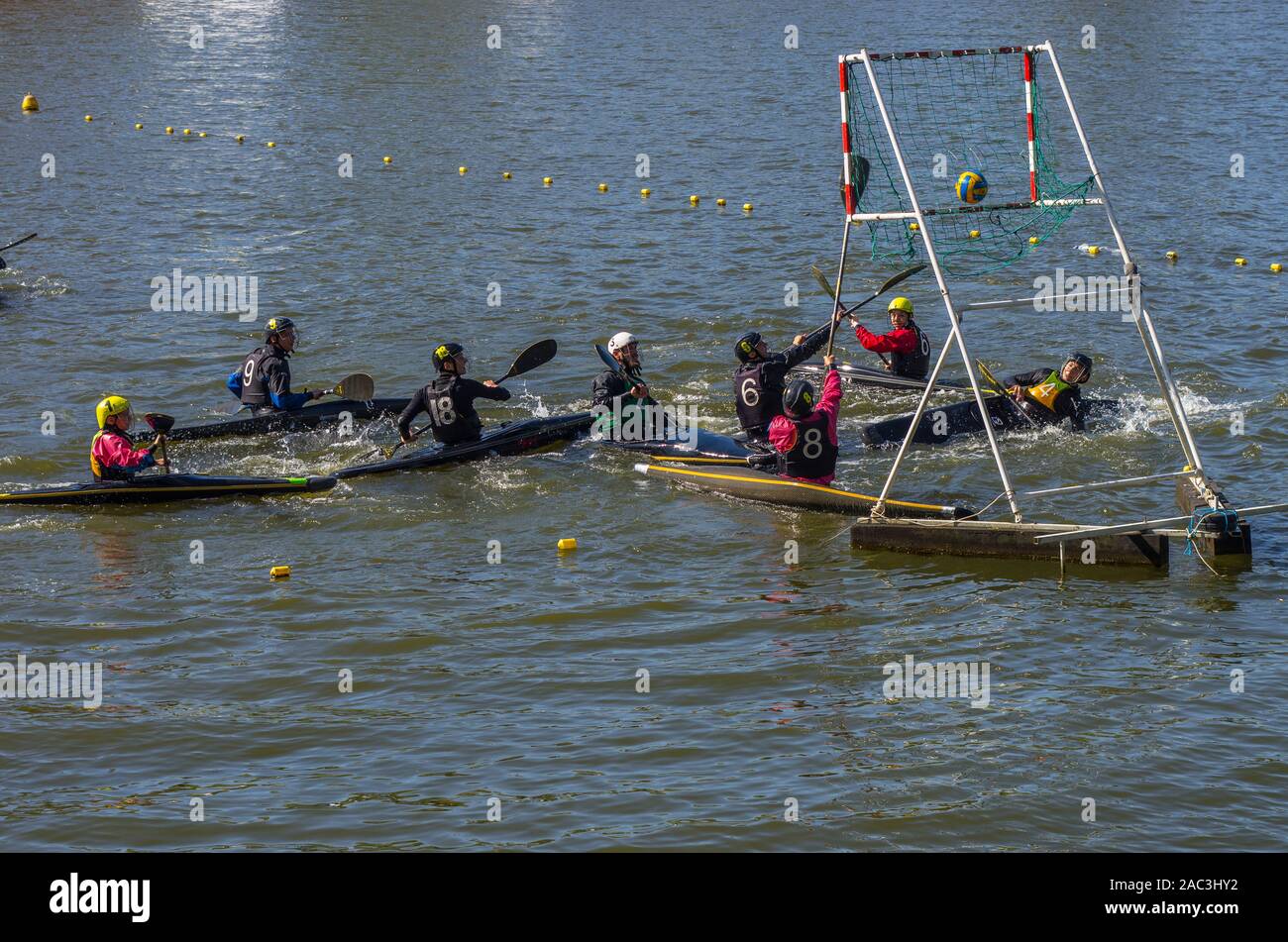 Canoe polo match Banque D'Images