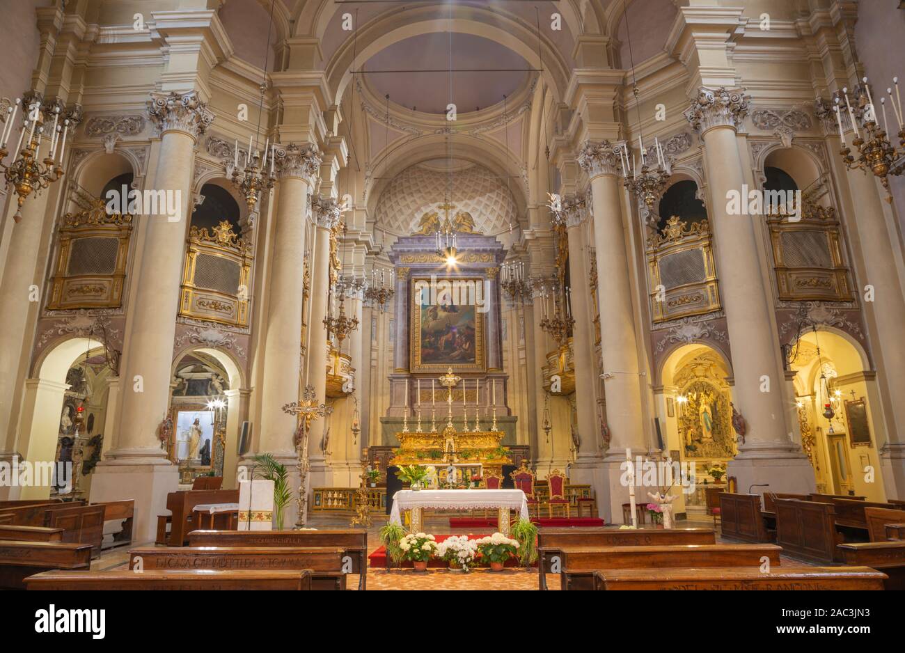 Parme, Italie - 16 avril 2018 : La nef de l'église baroque Chiesa di San Rocco. Banque D'Images