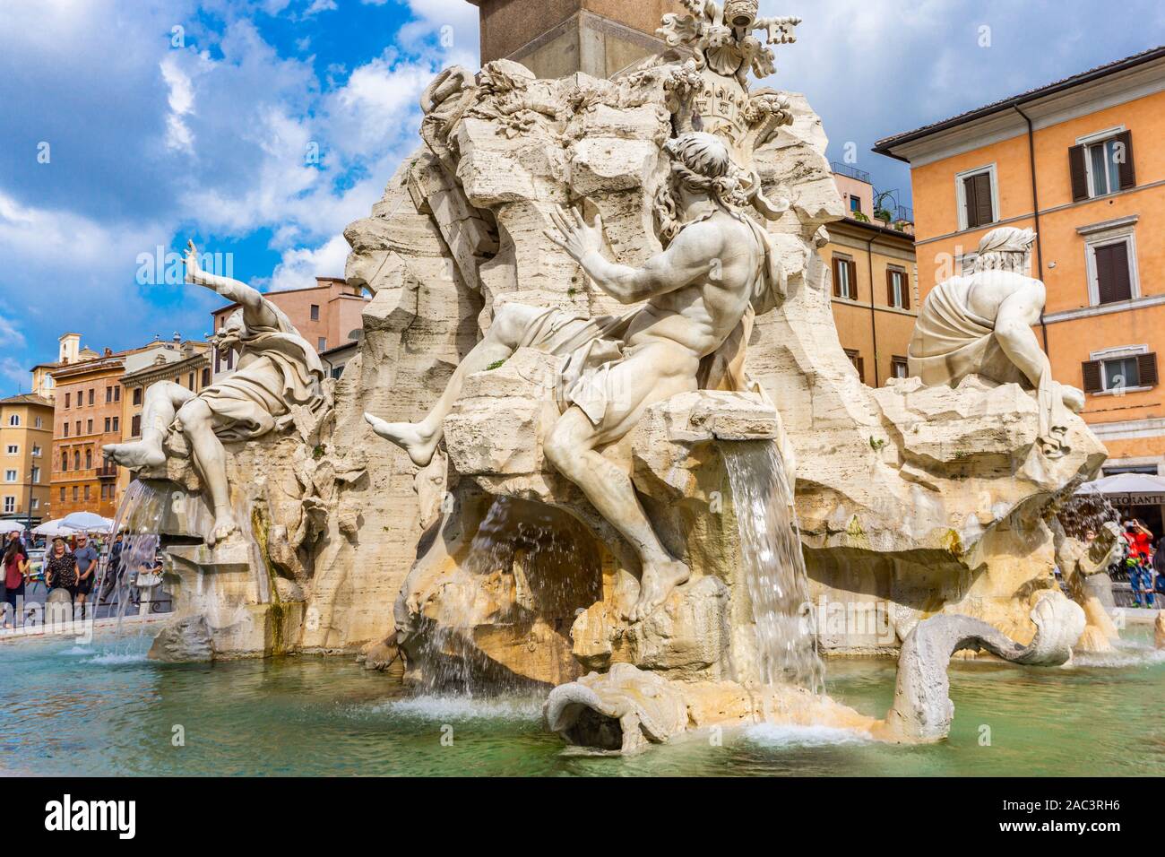 Fontana dei Quattro Fiumi, Piazza Navona à Rome, Italie. Il a été conçu en 1651 par le Bernin pour le Pape Innocent X. Banque D'Images