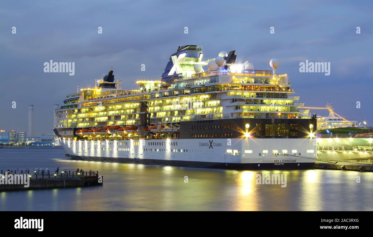 Celebrity Millennium bateau de croisière amarré au Yokohama International Terminal Passagers. Banque D'Images