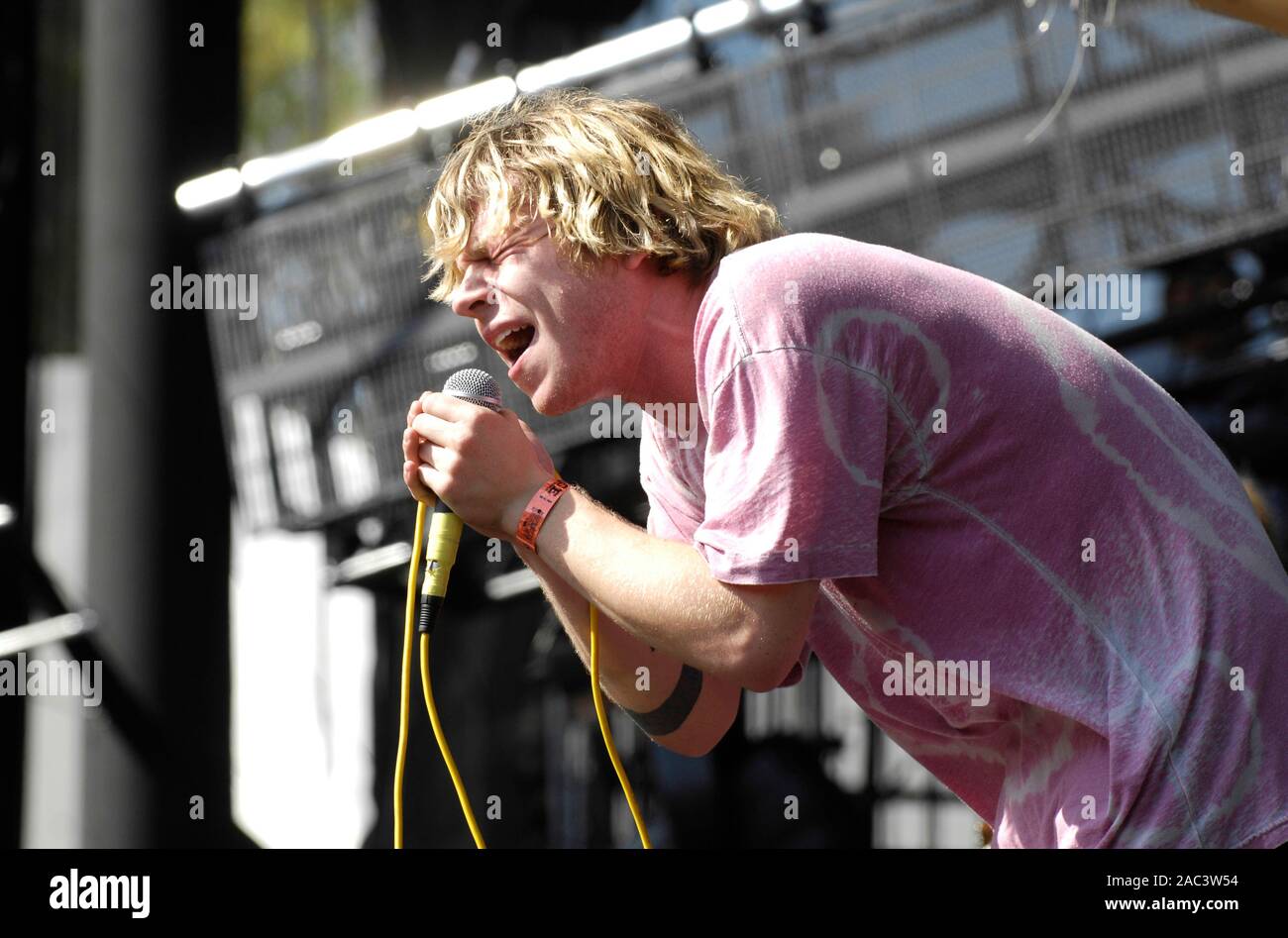 Matt Shultz de Cage The Elephant en prestation au KROQ Weenie Roast 2009 Y Fiesta à Verizon Wireless Amphitheatre le 16 mai 2009 à Irvine. Banque D'Images