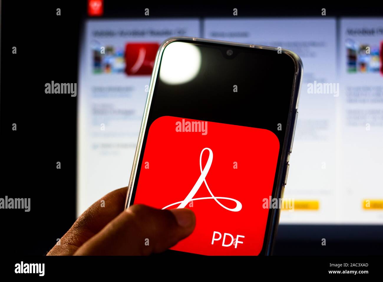 Le Brésil. 30Th Nov, 2019. Dans cette photo illustration le logo Adobe Acrobat s'affiche sur un smartphone. Credit : Rafael Henrique/SOPA Images/ZUMA/Alamy Fil Live News Banque D'Images
