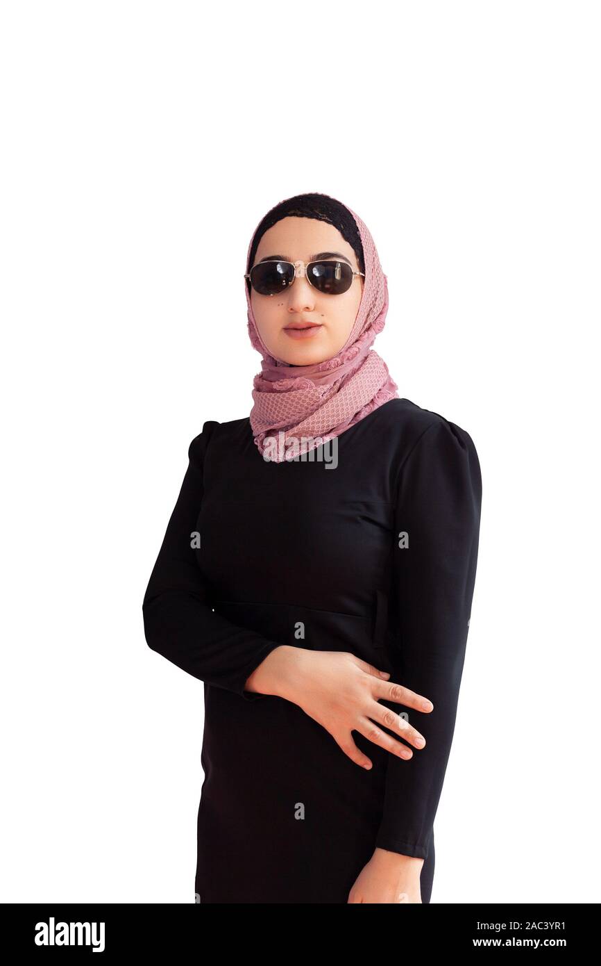 Elegant femme musulmane dans les vetements islamiques traditionnelles. Portrait de belle fille de l est moyen en hijab. Stock photo de vetements Islamiques la mode Photo Stock Alamy