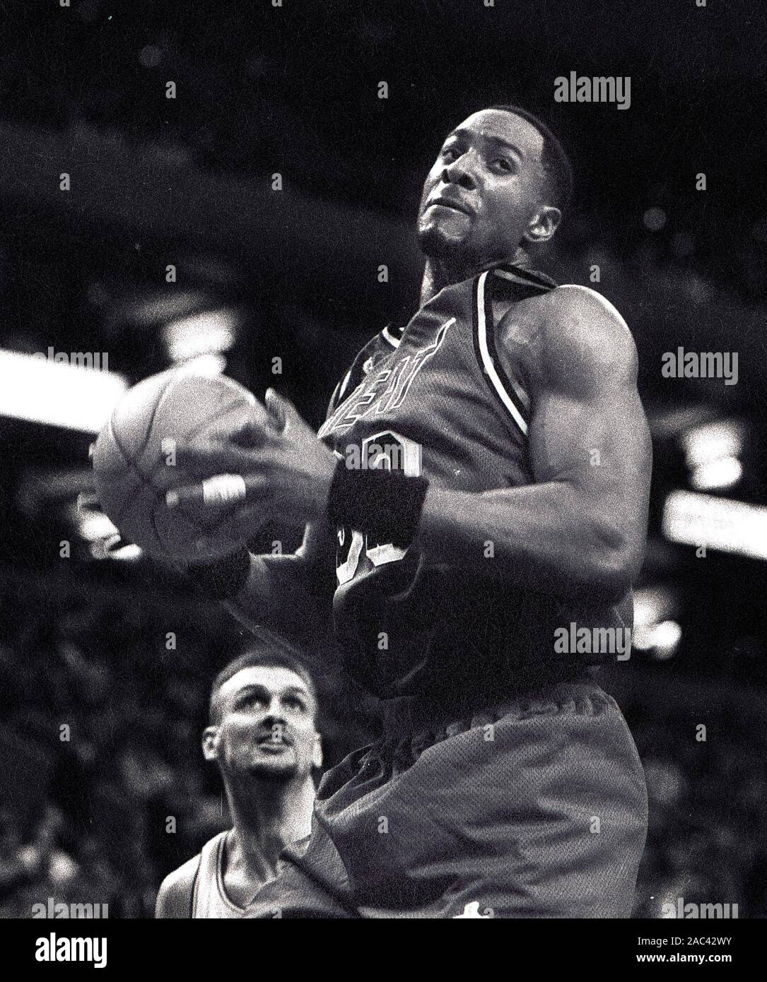 Miami Heat # 33 Alonzo Mourning dans match de basket-ball action contre les Boston Celtics au Fleet Center de Boston MA USA mar26,1998 photo de Bill belknap Banque D'Images