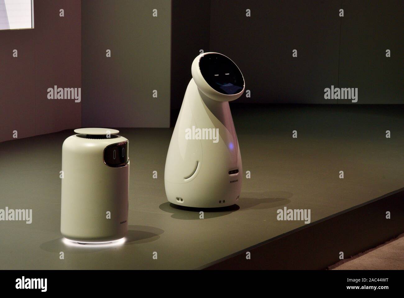 Robots polyvalents Soins Bot Samsung comme assistant de soins à domicile et de l'air purificateur d'air Bot au CES (Consumer Electronics Show), Las Vegas, Nevada, USA Banque D'Images