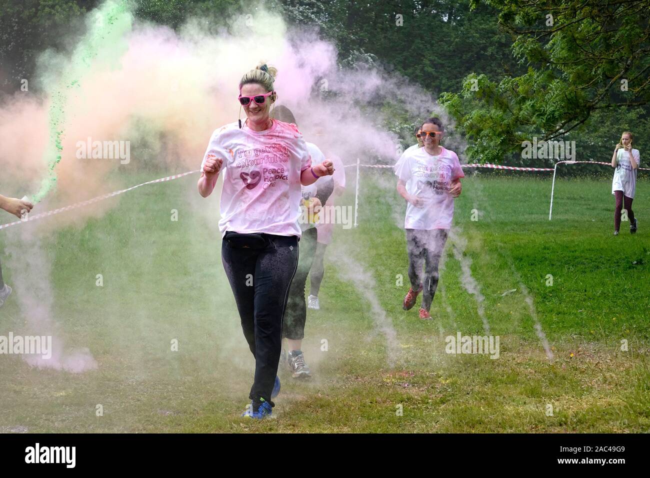 Relations sérieuses In Color Run Banque D'Images