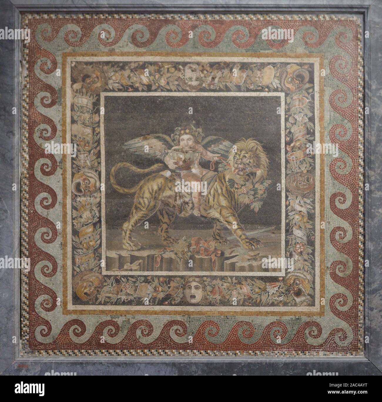 Pompéi - Eros-Bacchus sur Tiger. Mosaïque romaine antique. Naples, Italie Banque D'Images