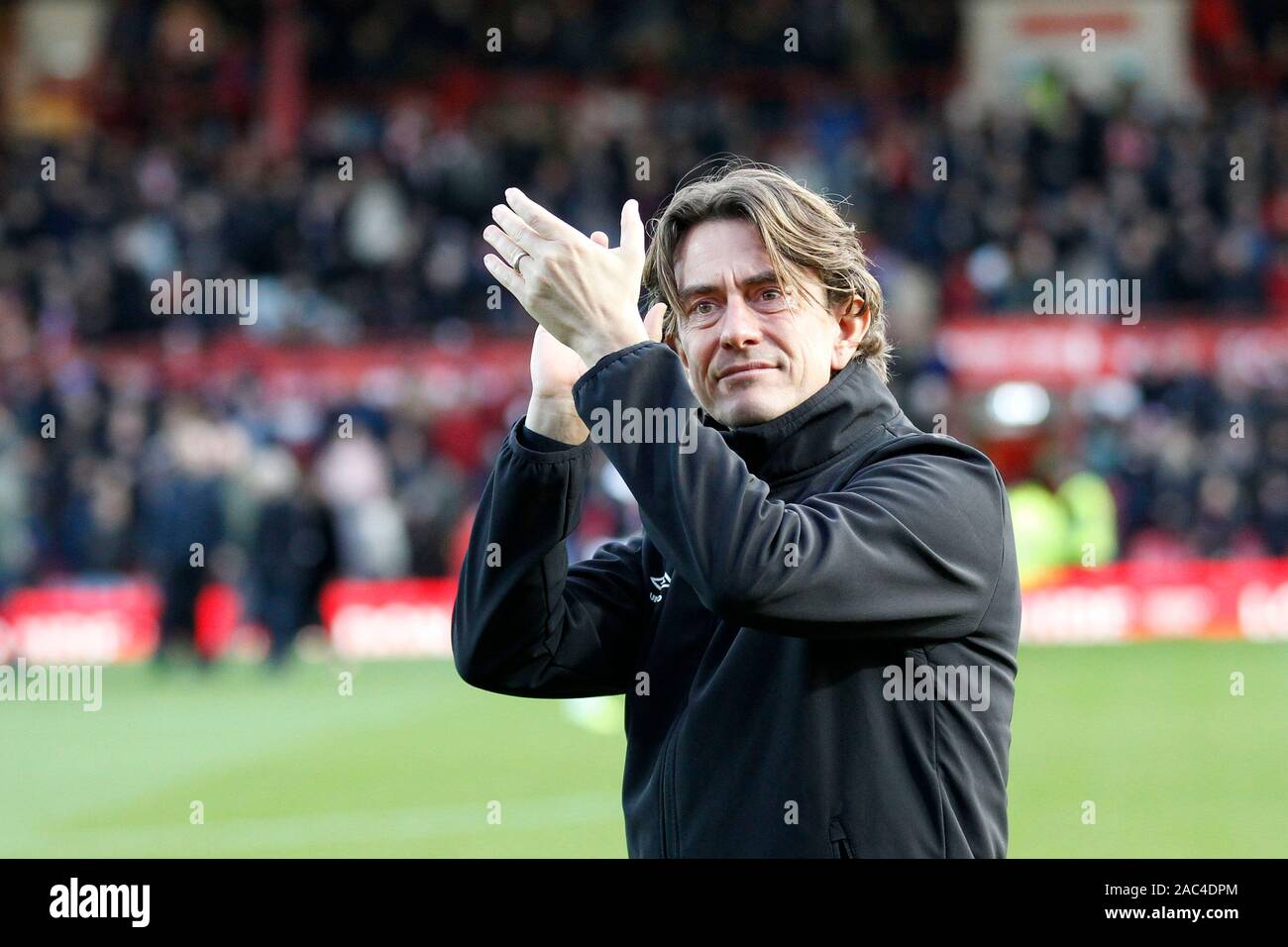 Londres, Royaume-Uni. 30Th Nov, 2019. Gestionnaire de Brentford, Thomas Frank au cours de l'EFL Sky Bet Championship match entre Brentford et Luton Town at Griffin Park, Londres, Angleterre le 30 novembre 2019. Photo par Carlton Myrie. Usage éditorial uniquement, licence requise pour un usage commercial. Aucune utilisation de pari, de jeux ou d'un seul club/ligue/dvd publications. Credit : UK Sports Photos Ltd/Alamy Live News Banque D'Images