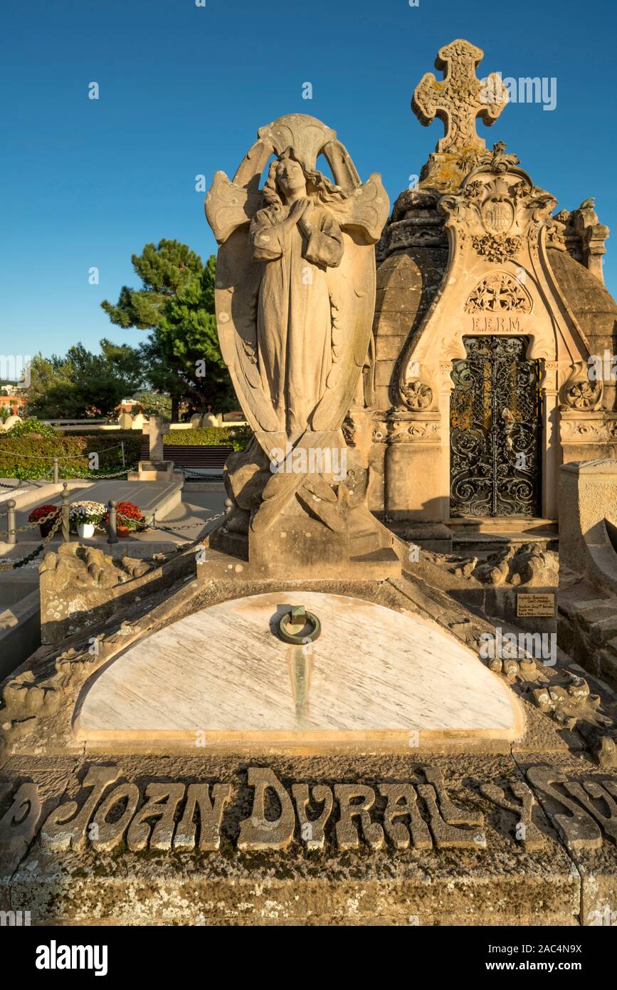 Je DURALL SURIS HYPOGEUM (©CONILL I MONTOBBIO 1903) Cimetière moderniste Puig i Cadafalch (©1902) LLORET DE MAR Costa Brava Catalogne Espagne Banque D'Images