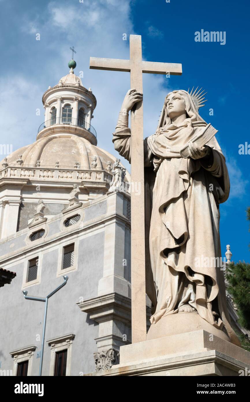 Catane, Italie 8 avril 2018 La statue de Sainte Agathe en face de
