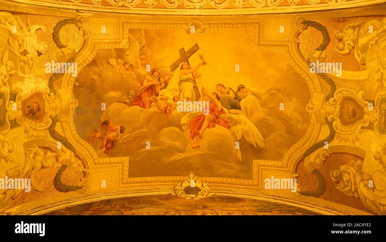 ACIREALE, ITALIE - 10 avril 2018 : la fresque symbolique de la foi vertu cardinale parmi les anges en Basilica Collegiata di San Sebastiano. Banque D'Images