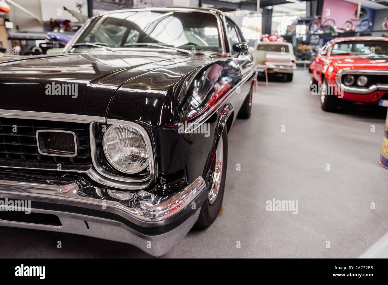 Berlin, Allemagne - 16 octobre 2018 : Technik Museum. Un bon éclairage vous permet de voir tous les détails. À l'intérieur des tas de voitures de luxe à permanent Banque D'Images