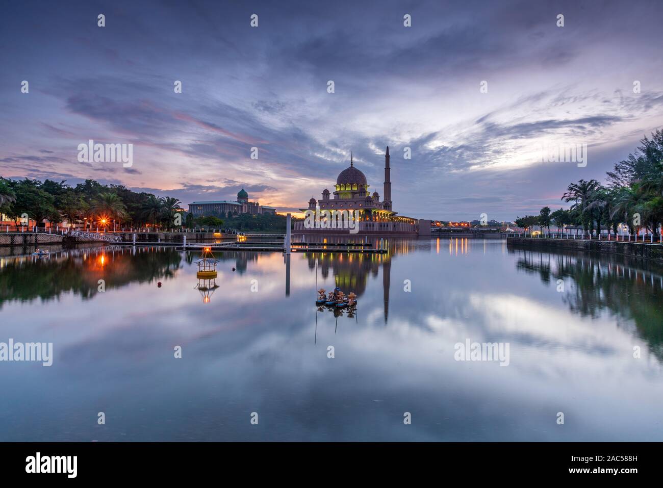 Mosquée Putra, l'un des plus célèbre mosquée de Putrajaya Banque D'Images