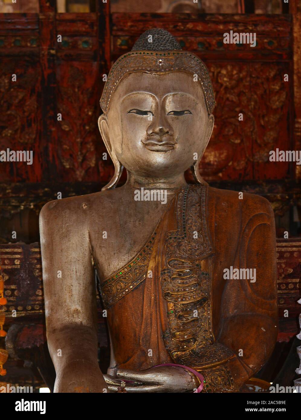 Alte Buddhastatue à Chiang Mai Banque D'Images