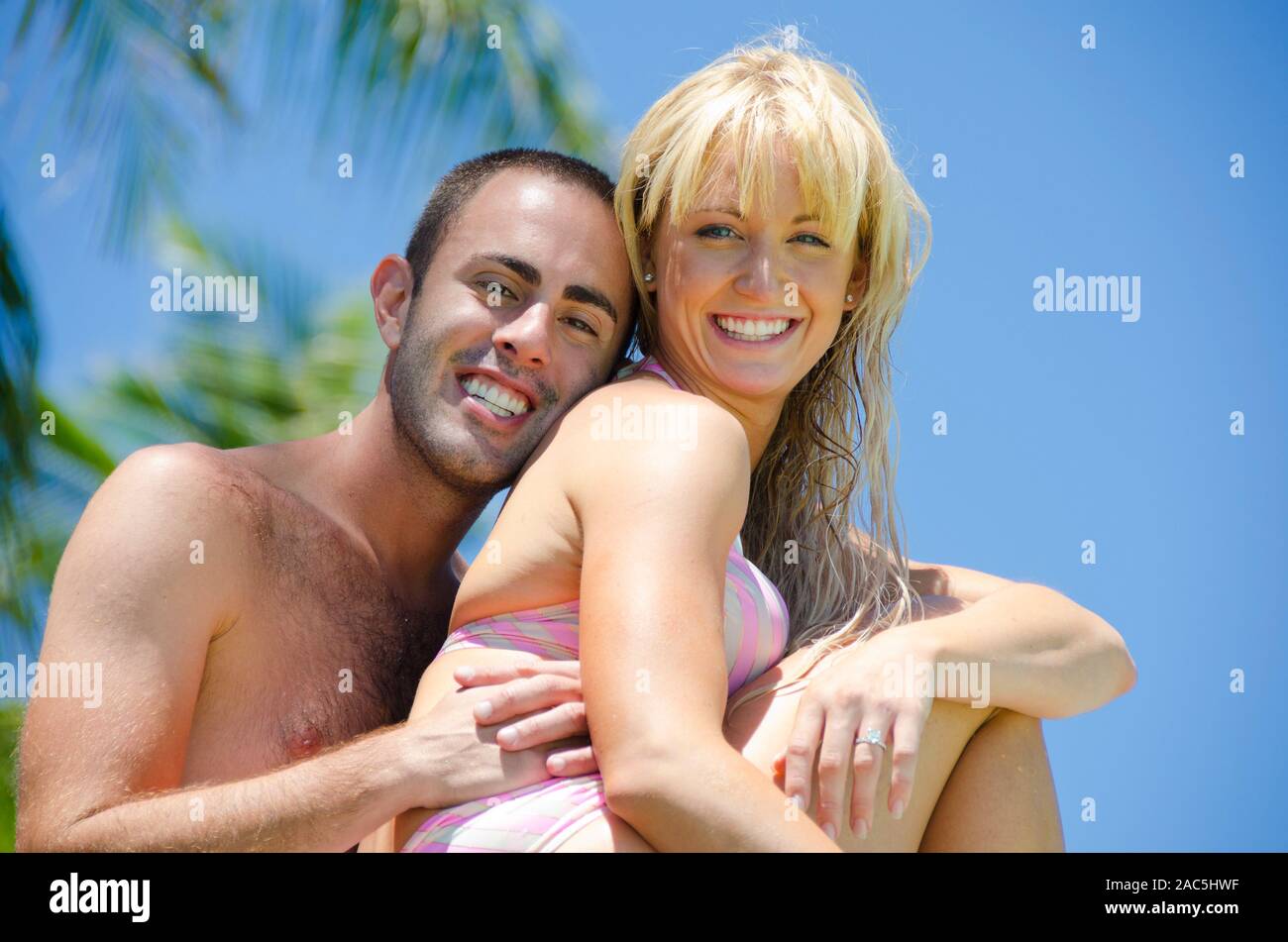 Kim et Lyle sont récemment engagé après six ans. Quand il s'agit d'amusement, ces deux savons comment vraiment laisser perdre ! Banque D'Images