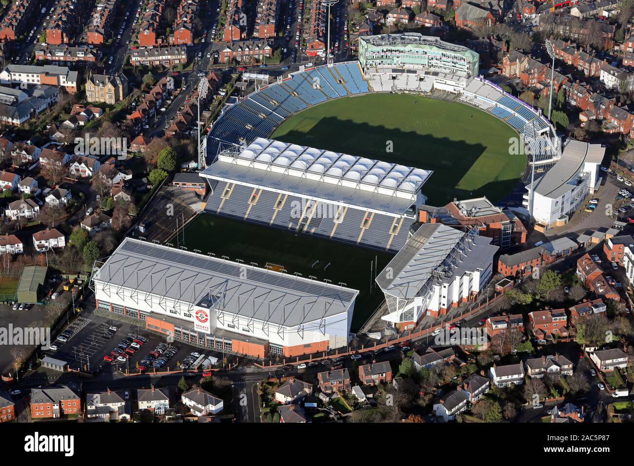 Vue aérienne de Headingley Cricket et rugby motifs, Leeds, West Yorkshire, Royaume-Uni Banque D'Images