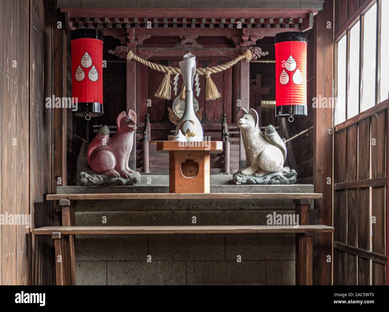 Petit sanctuaire à Kanazawa, Japon, dédié à la fox dieu Inari. Banque D'Images