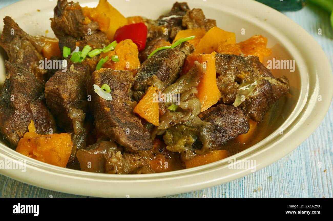 Les Guyaniens, Pepperpot, ragoût de viande, de la cuisine des Caraïbes, des plats variés, vue du dessus. Banque D'Images