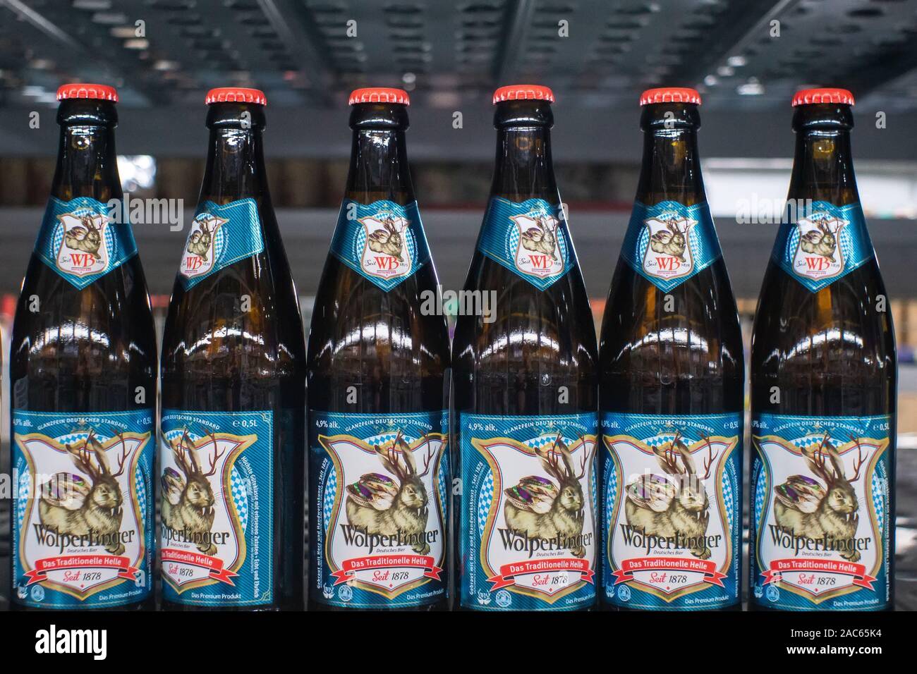 Tioumen, Russia-November 05, 2019 : wolpertinger bouteilles de bière sur  les tablettes de l'hypermarché Metro Cash and carry Photo Stock - Alamy