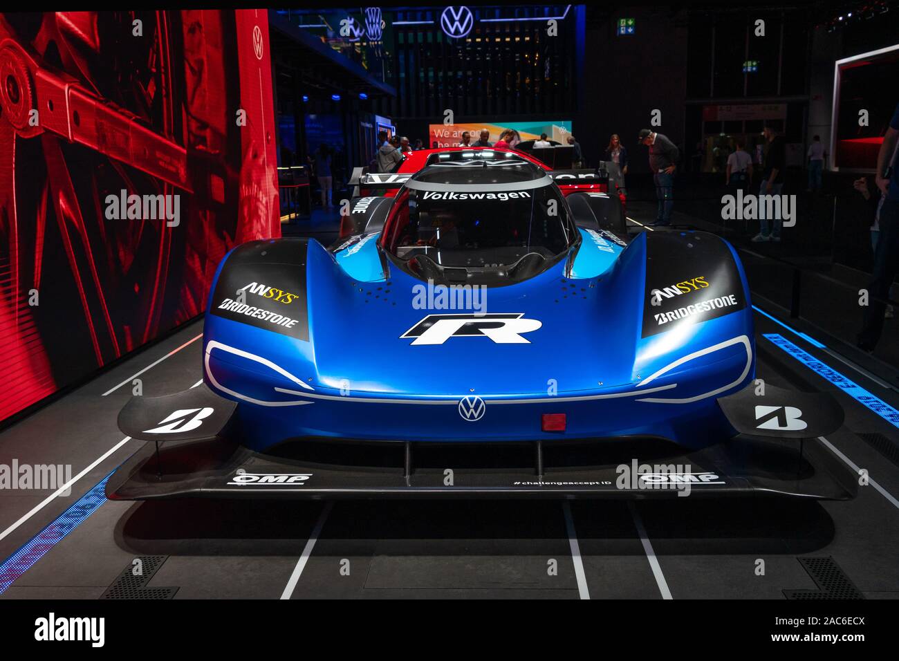 Frankfurt am Main, Allemagne - 20 septembre 2019 : prototype de véhicule électrique bleu entièrement Volkswagen ID.R à l'International Motor Show de Francfort IAA 2 Banque D'Images