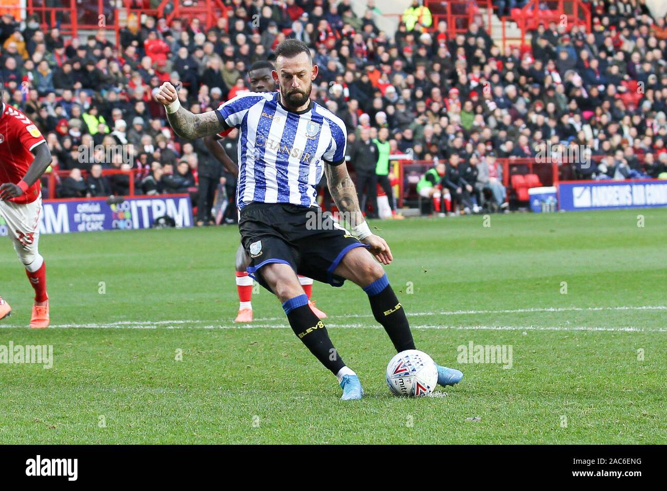 Londres, Royaume-Uni. 30Th Nov, 2019. Steven Fletcher de Sheffield Mercredi notes de la pénalité pour le rendre 1-2 au cours de l'EFL Sky Bet Championship match entre Charlton Athletic et Sheffield Wednesday à La Vallée, Londres, Angleterre le 30 novembre 2019. Photo de Ken d'Étincelles. Usage éditorial uniquement, licence requise pour un usage commercial. Aucune utilisation de pari, de jeux ou d'un seul club/ligue/dvd publications. Credit : UK Sports Photos Ltd/Alamy Live News Banque D'Images