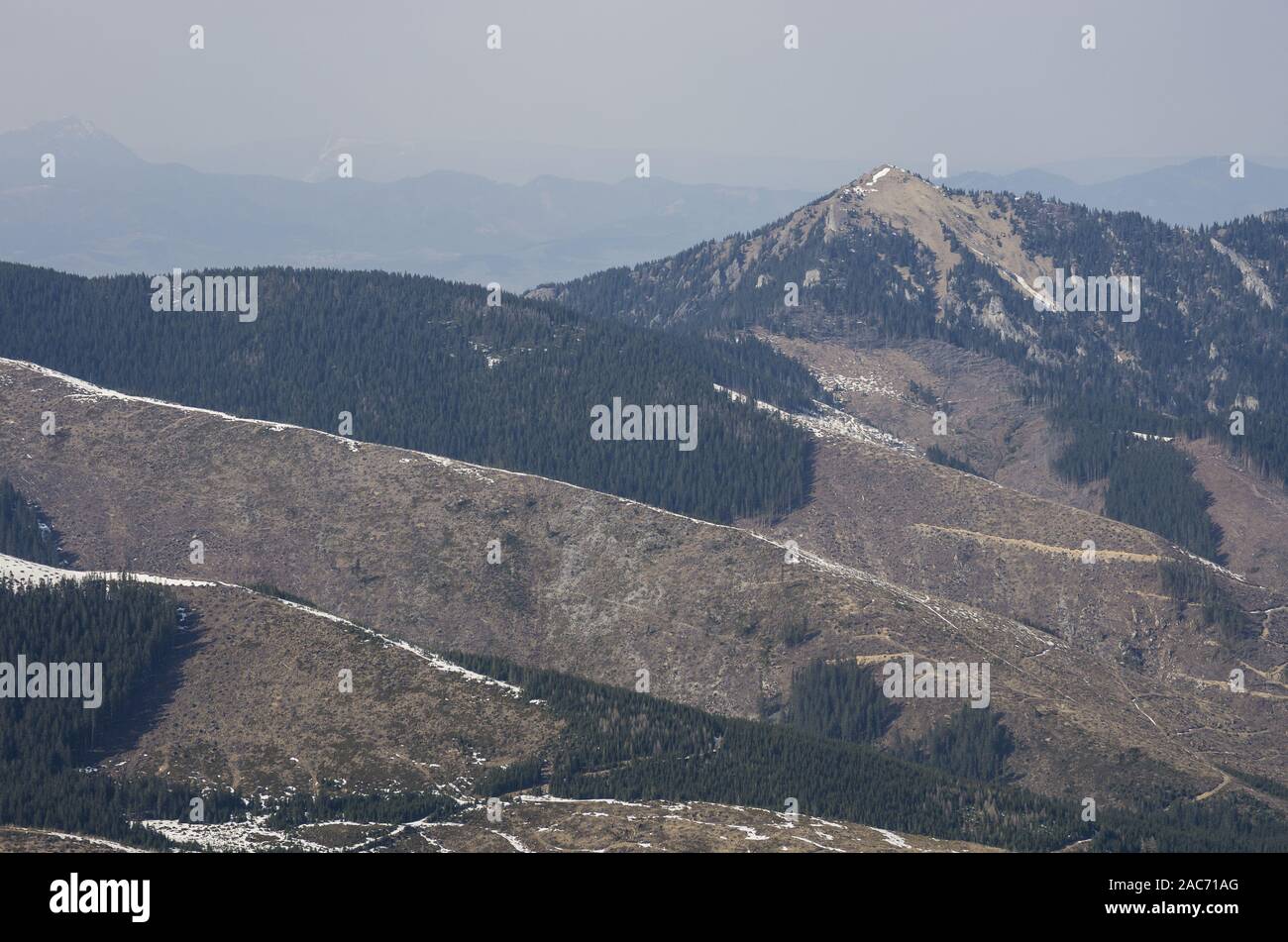 Vue de Chopok montain à basses Tatras et à l'ouest des Tatras, Słowakia Banque D'Images