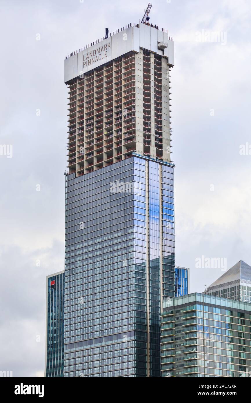 Monument Pinnacle, 233 mètres de haut gratte-ciel de béton en construction à Canary Wharf, London, UK Banque D'Images