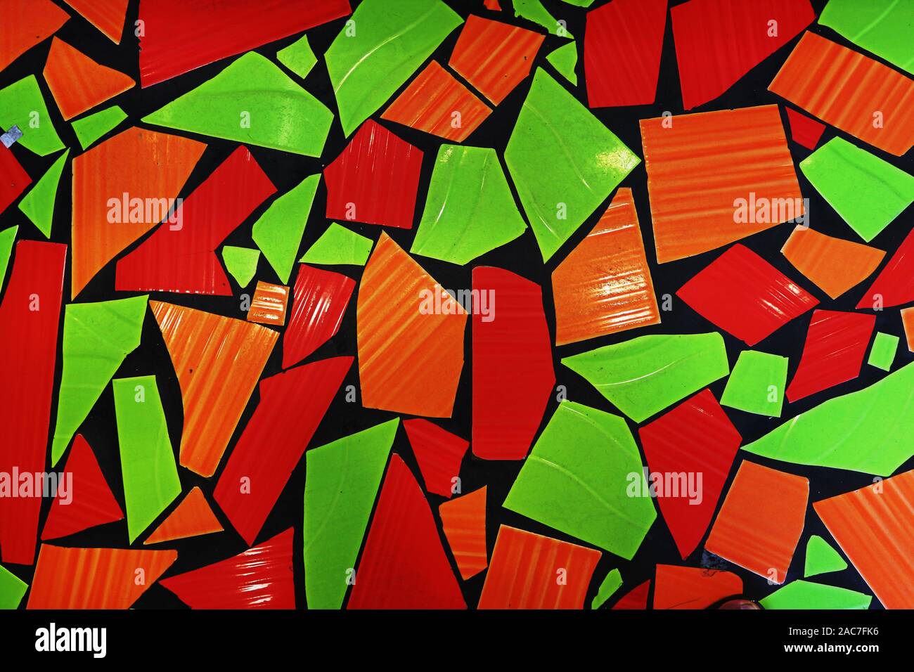 Mosaïque colorée de rouge vert et orange 600x600 avec contours noirs Banque D'Images
