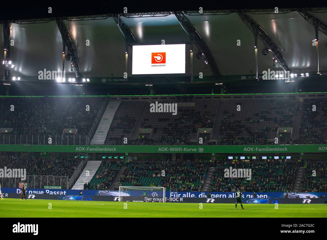 Firo : 01.12.2019, Fuvuball, 1.Bundesliga, la saison 2019/2020, VfL Wolfsburg - Werder Brême Assistant vidéo, VAR à l'arène mondiale d'utilisation | Volkswagen Banque D'Images