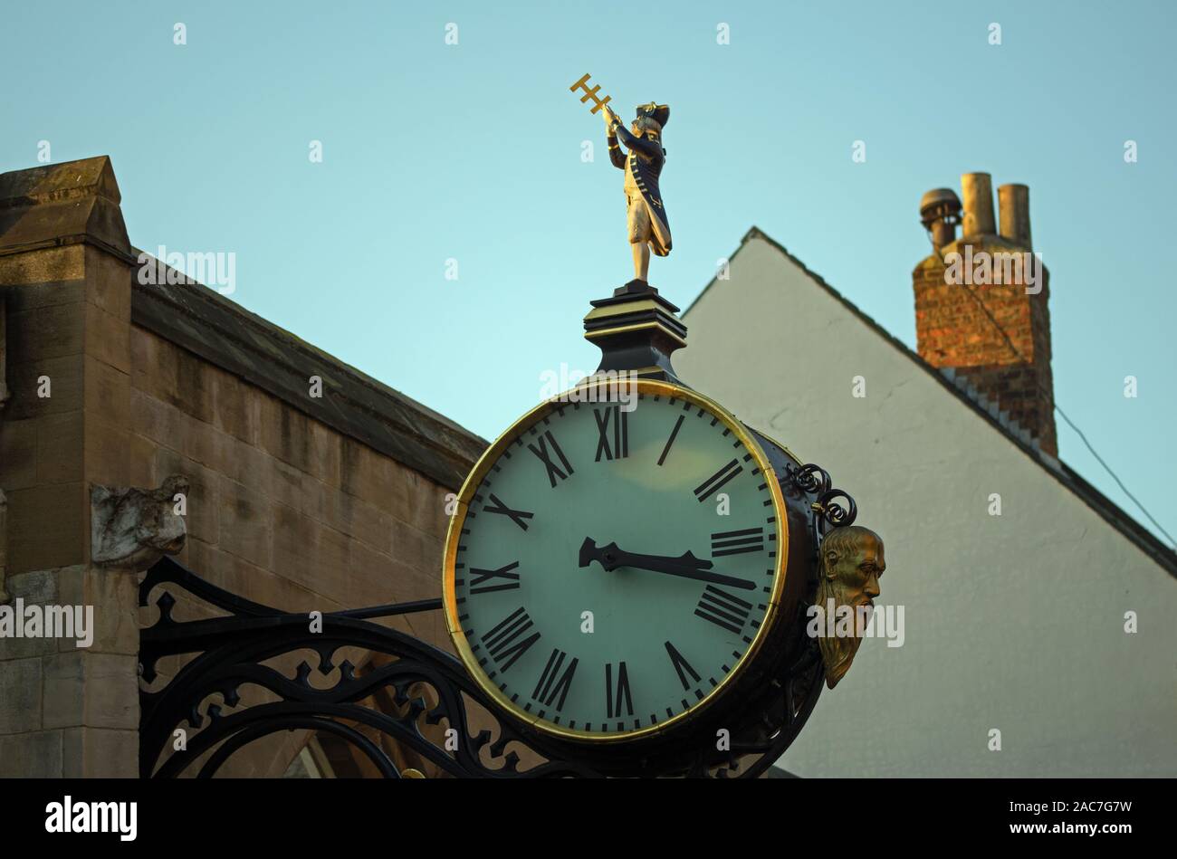 Thomas Cook le réveil sur le côté de St Martin le Grand église de York, Royaume-Uni Banque D'Images