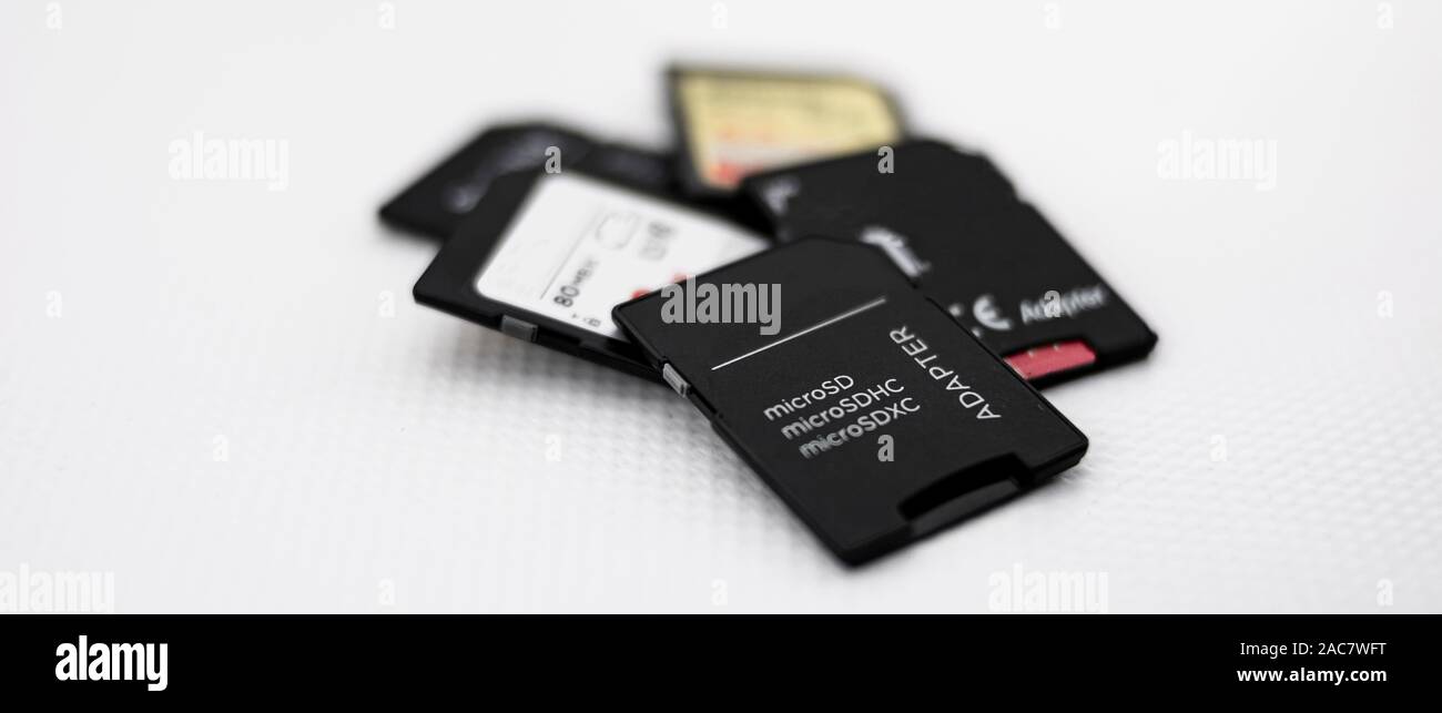Jeu de mémoire micro SD et SD avec adaptateur pour le stockage de données et d'informations Banque D'Images