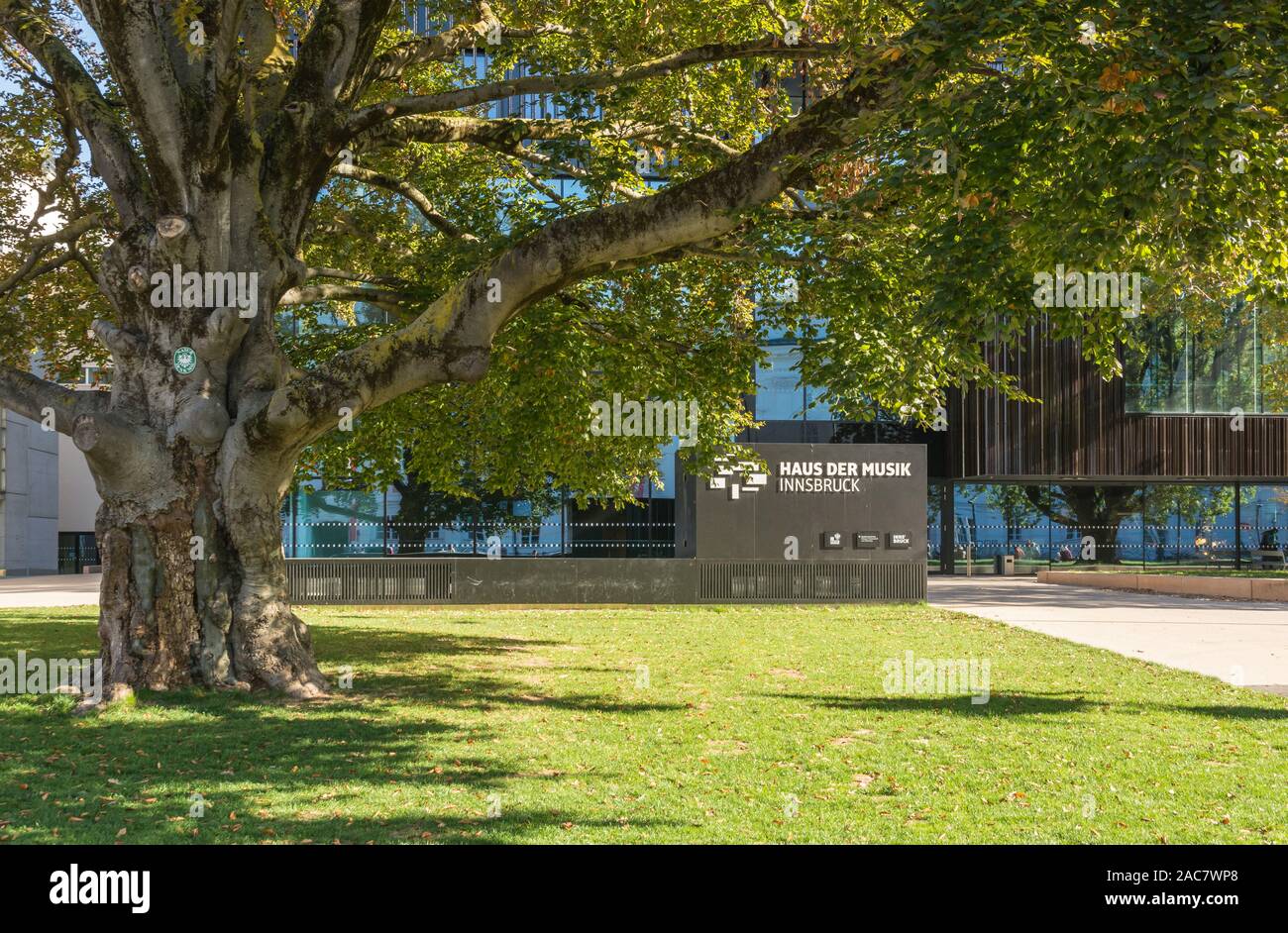 Maison de la musique, Innsbruck. Entrée de la célèbre école de musique d'Innsbruck. Centre culturel d'Innsbruck Banque D'Images